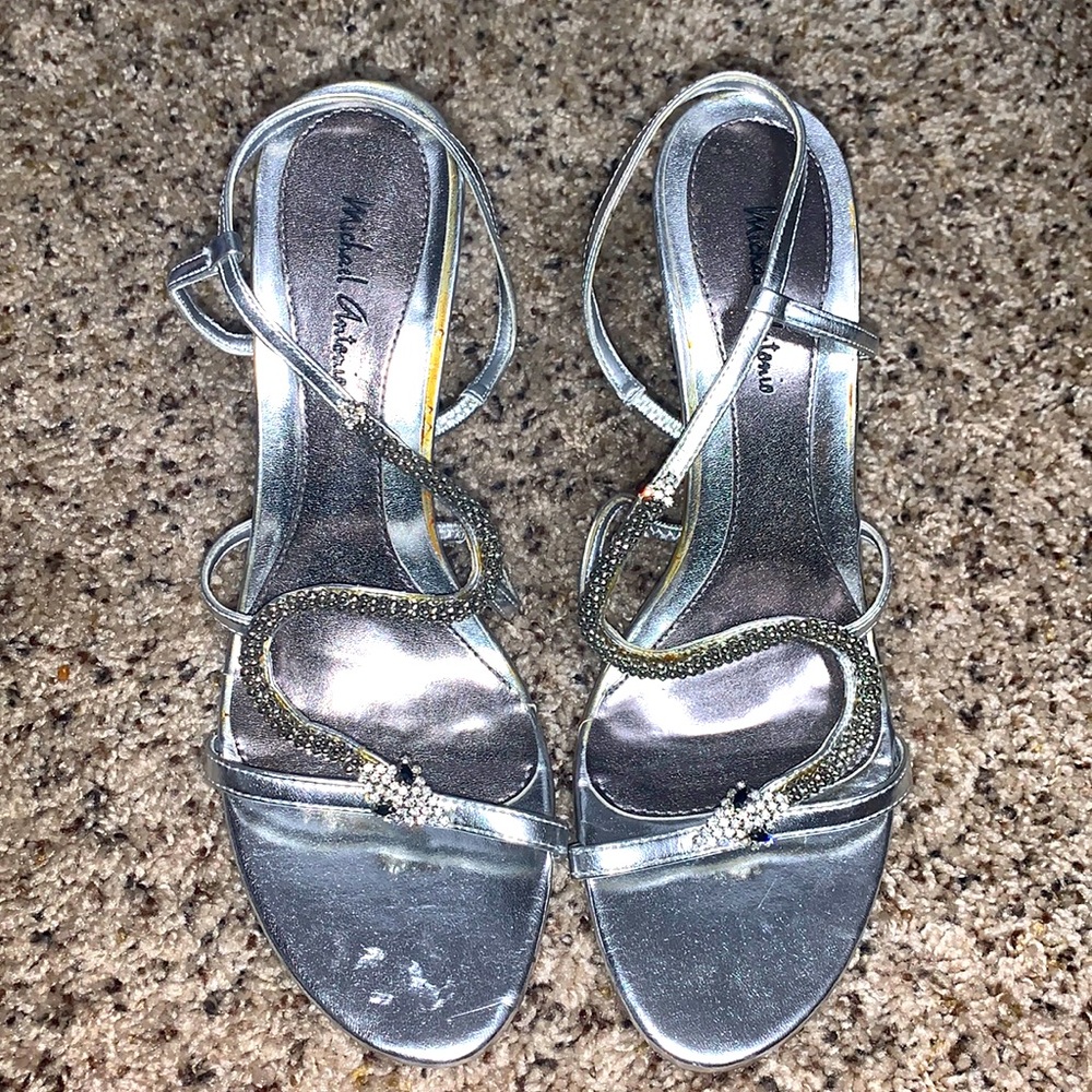 Gently worn silver snake embroidery heel